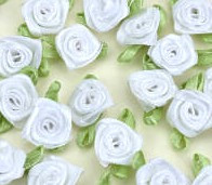 Szatén rózsafejek 2 cm 25db/cs - Fehér 7366FEH