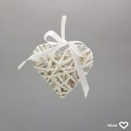 Fehér vessző szív fém vázon 10cm – esküvői dekorációhoz