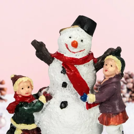 Hóemberes jelenet gyerekekkel 1db – karácsonyi dekorációhoz