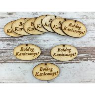 Natúr fa - "Boldog Karácsonyt!" ovál tábla 2,5x4cm 10db/csomag – karácsonyi dekorációhoz