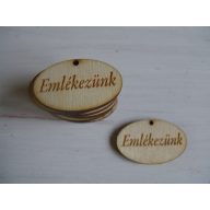 Natúr fa - "Emlékezünk" ovál tábla 2,5x4cm 10db/csomag – kegyeleti dekorációhoz