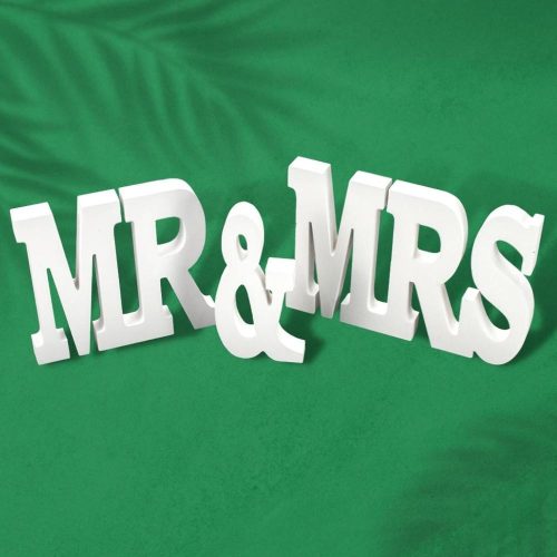 Mr & Mrs felirat fából