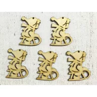 Natúr fa - Szánkózó kisfiú 5cm 5db/csomag – karácsonyi dekorációhoz