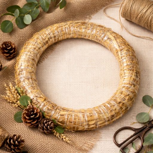 Koszorú alap szalma 20cm, vastagság 3 cm – koszorúkészítéshez és dekorációhoz – Papelito.hu