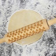 Kekszmintázó sodrófa - Szíves 38cm – karácsonyi dekorációhoz