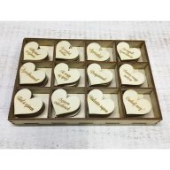 Natúr fa - Doboz gravírozott szívekkel  60db szív/csomag – festéshez, dekorációhoz
