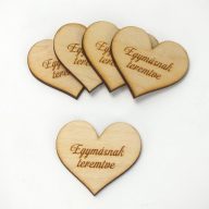 Natúr fa - Szív "Egymásnak teremtve" 4cm 5db/cs – valentin napi dekorációhoz