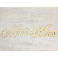 Natúr fa - "Mr & Mrs" írott felirat 65cm – esküvői dekorációhoz