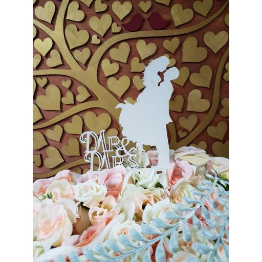 Fa -Tortadísz csókos pár "MR & MRS" fehér 18,5cm – esküvői dekorációhoz