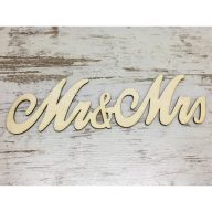 Natúr fa - "Mr & Mrs" írott felirat 30cm – esküvői dekorációhoz