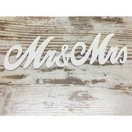 Fa - "Mr & Mrs" írott felirat  fehér 30cm – festéshez, dekorációhoz