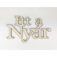 Natúr fa - "Itt a Nyár" felirat koszorúra 8x14cm – nyári dekorációhoz