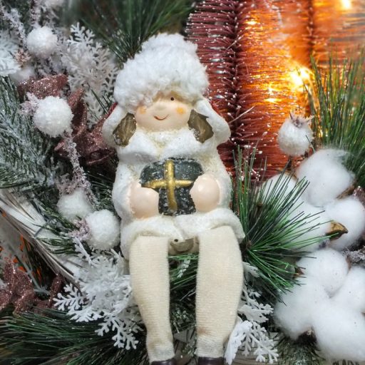 Lógólábú gyermek ajándékkal – karácsonyi dekorációhoz