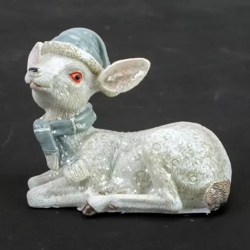 Kerámia glitteres fehér őzike sapkában 2 féle – karácsonyi dekorációhoz