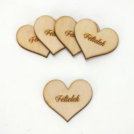 Natúr fa - " Féltelek" gravírozott szív 4x4,5cm 5db/csomag – valentin napi dekorációhoz