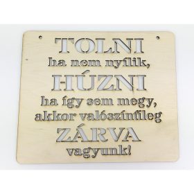   Natúr fa - "TOLNI ha nem nyílik HÚZNI ha..." tábla