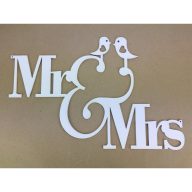 Natúr fa - "MR&MRS" madárkás felirat fehér 28x42cm – esküvői dekorációhoz
