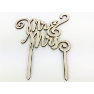 Natúr fa - "MR & MRS" tortadísz beszúrós felirat 12x15cm – esküvői dekorációhoz