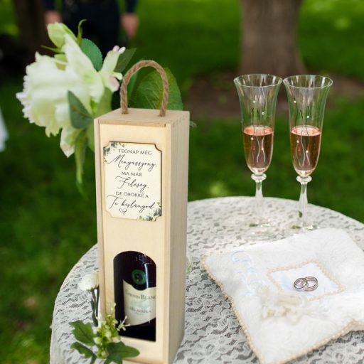 Nyomtatott tábla - 1db Tegnap még menyasszony – esküvői dekorációhoz