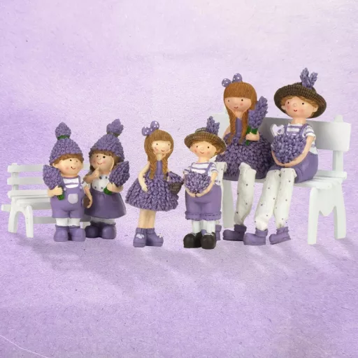 Levendula sapkás kisfiú 11,4cm – karácsonyi dekorációhoz