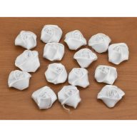 Esküvői szatén rózsafejek 2cm 15db/csomag – kreatív dekorációhoz