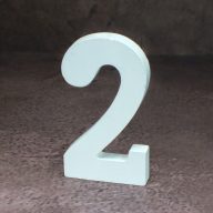 Fa asztalszámok fehér 2-es 1db/csomag – esküvői dekorációhoz