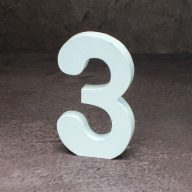 Fa asztalszámok fehér 3-as 1db/csomag – esküvői dekorációhoz