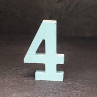 Fa asztalszámok fehér 4-es 1db/csomag – esküvői dekorációhoz