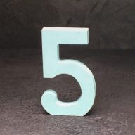 Fa asztalszámok fehér  5-ös 1db/csomag – esküvői dekorációhoz