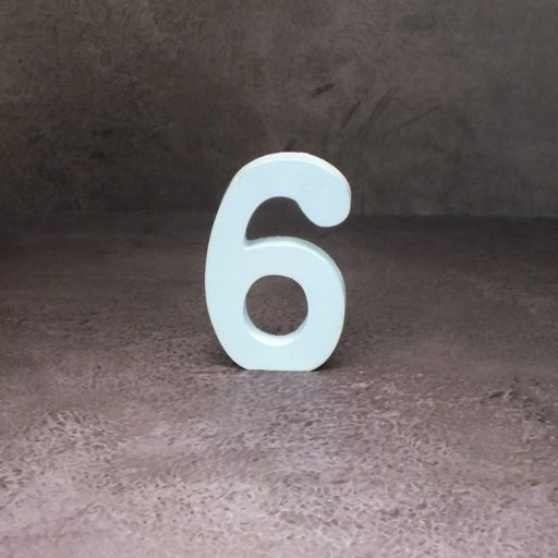 Fa asztalszámok fehér  6-os 1db/csomag – esküvői dekorációhoz