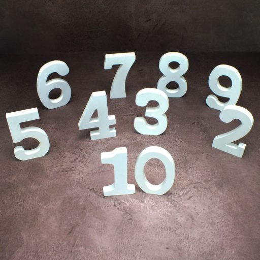 Fa asztalszámok fehér 9-es 1db/csomag – esküvői dekorációhoz