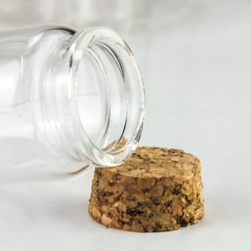 Üvegcse parafadugóval 3,7*5cm 8db/dob – esküvői dekorációhoz