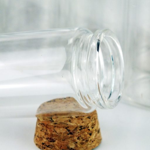 Üvegcse parafadugóval 3,7*9cm 8db/dob – esküvői dekorációhoz