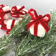 Ajándékcsomag betűző 12/cs – ajtódíszhez, koszorúalapnak