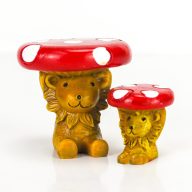 Mini gomba asztalka és szék 2db/cs - piros - KIFUTÓ – őszi dekorációhoz